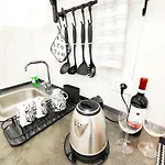 בית נופש Black & White קטאניה