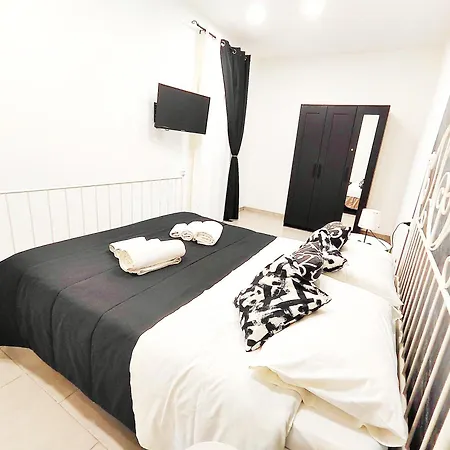 Black & White Holiday home