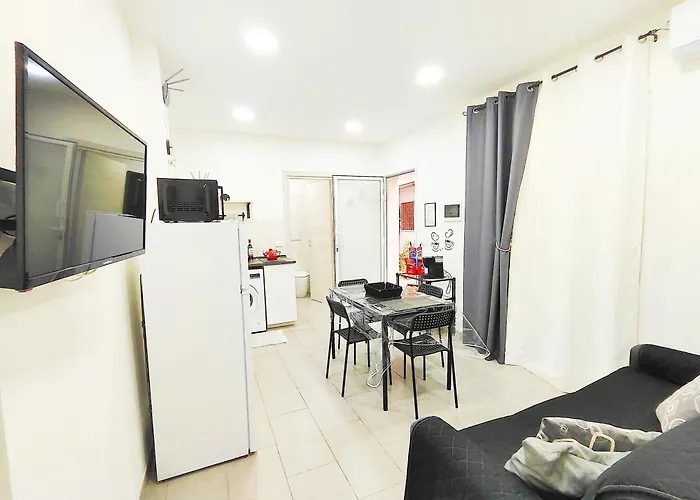 Black & White 度假居 卡塔尼亚